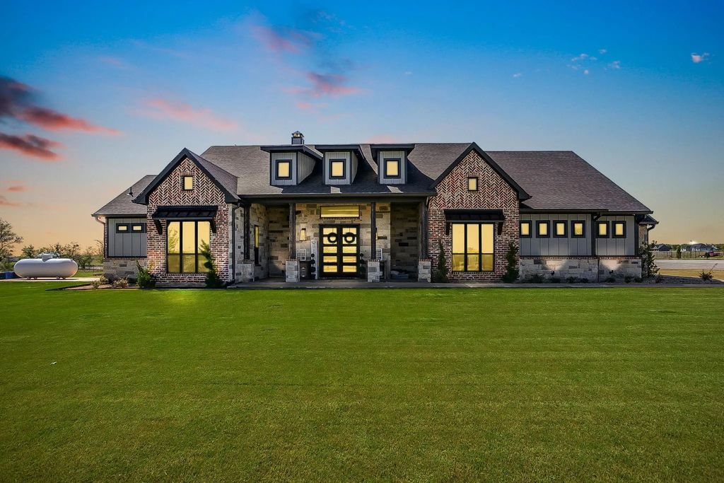 8701 County Road 1129, Godley