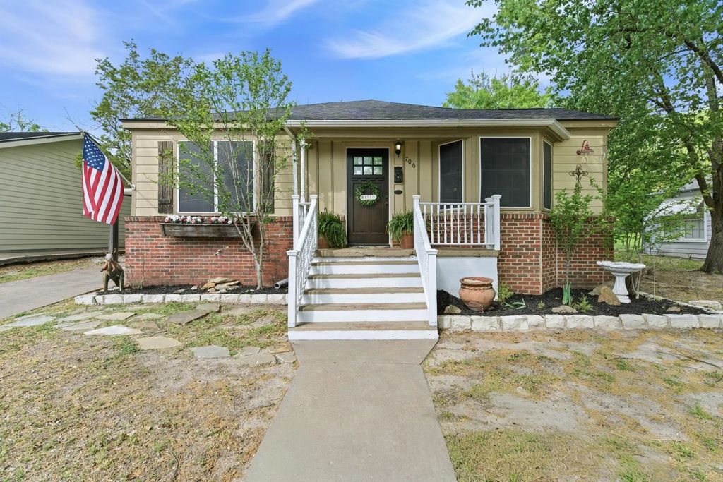 706 Jackson Street, Weatherford