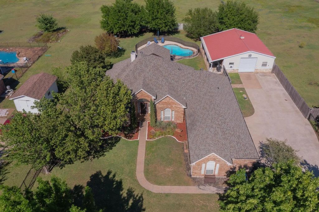 16036 University Drive, Forney