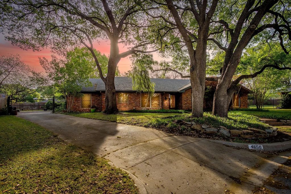 4650 Flat Rock Court, Fort Worth