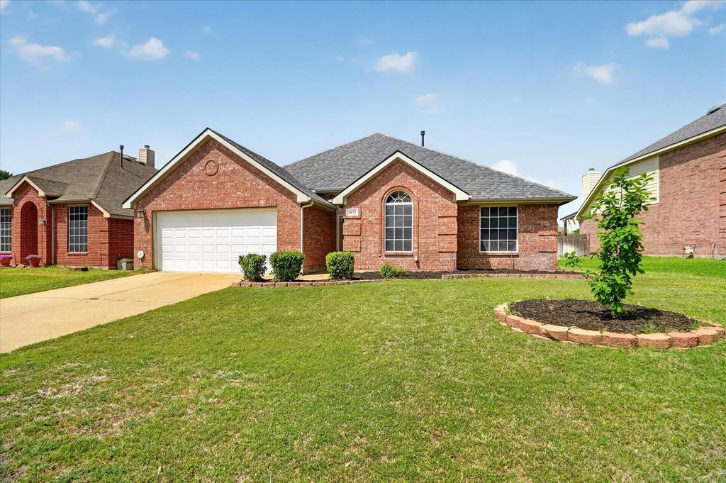 3412 Kalgary Court, Fort Worth