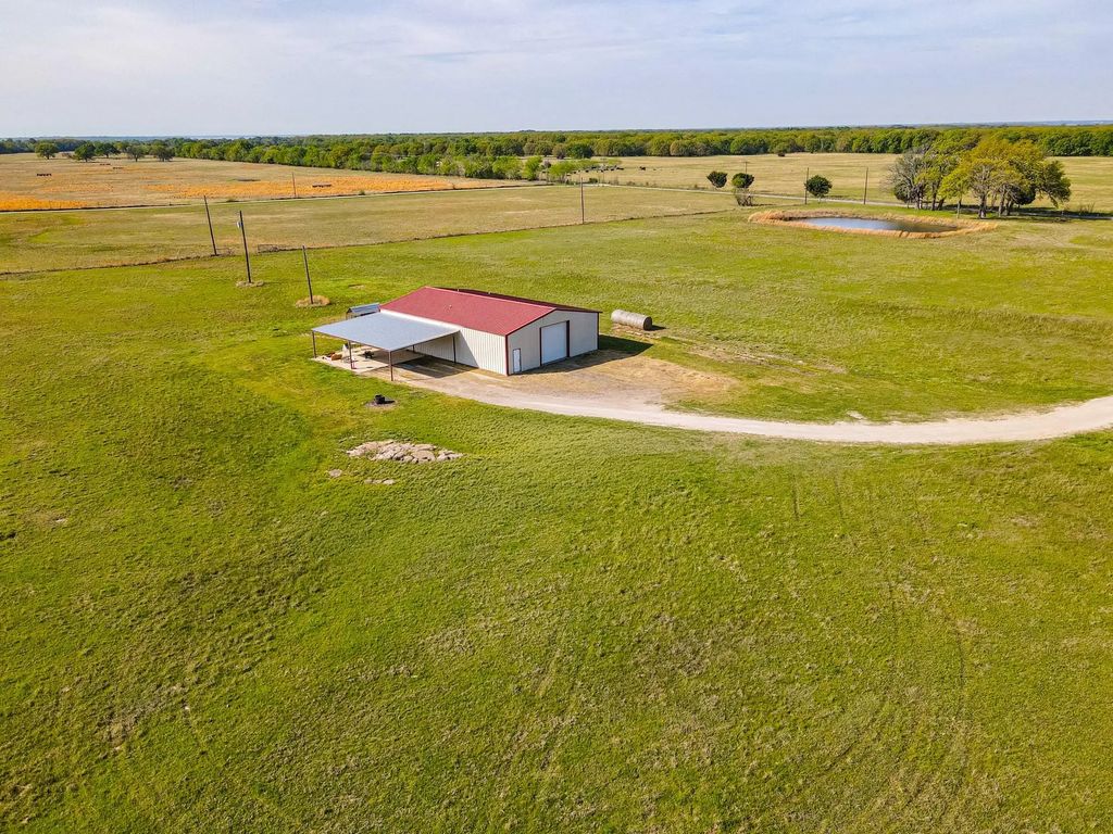 15301 County Road 4018, Kemp