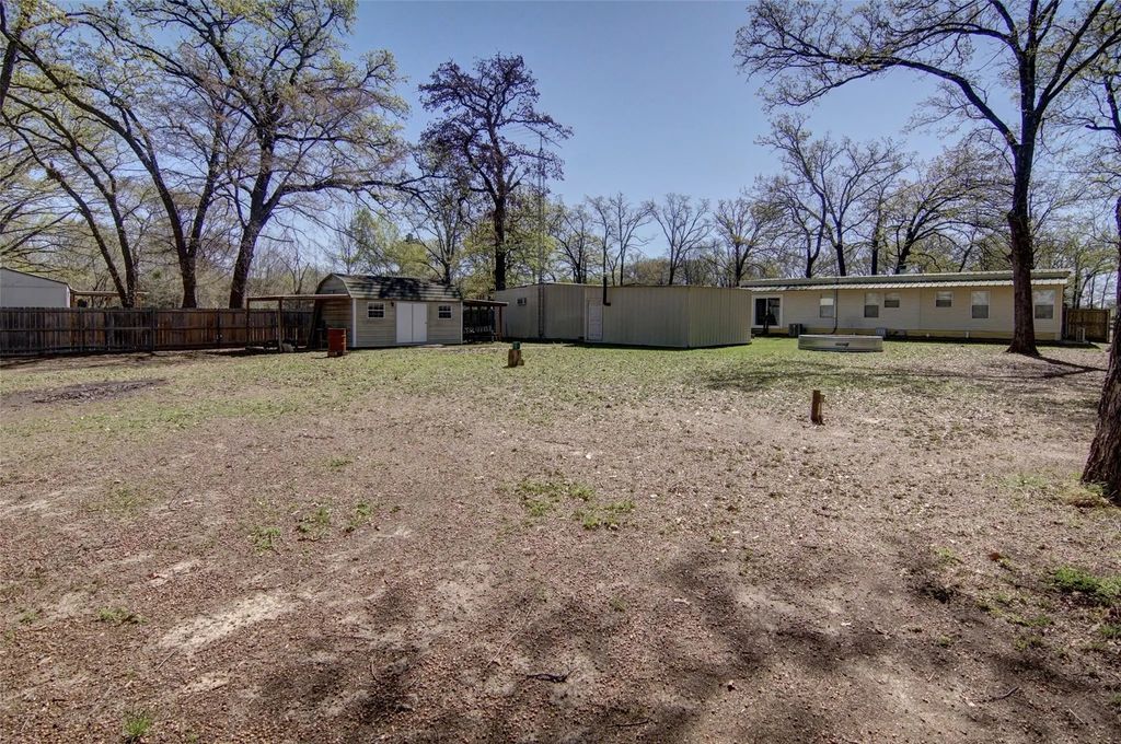 190 County Road 1975, Yantis