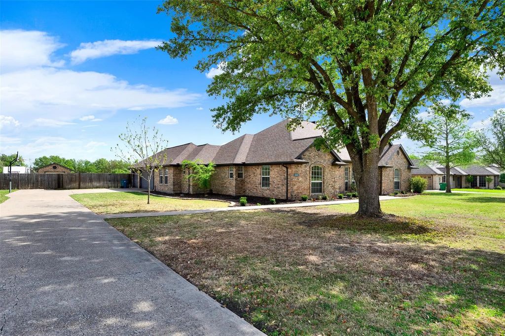 1201 E Oaklawn Drive, Talty