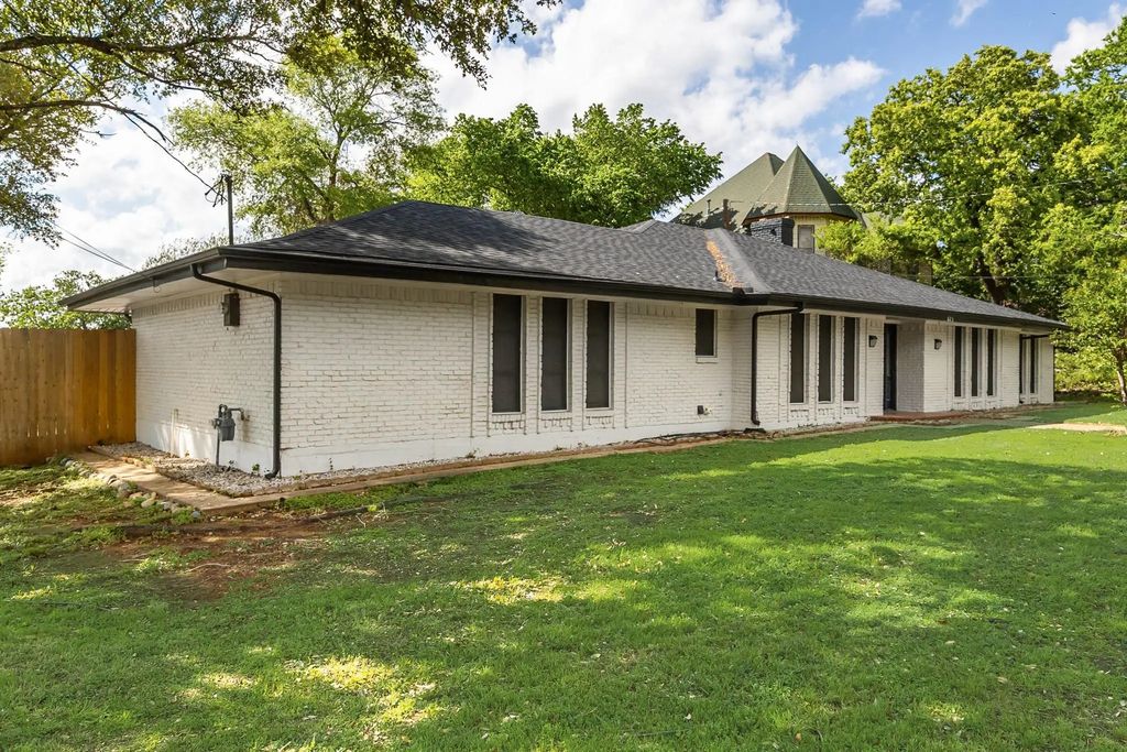 823 S Wildwood Drive, Irving