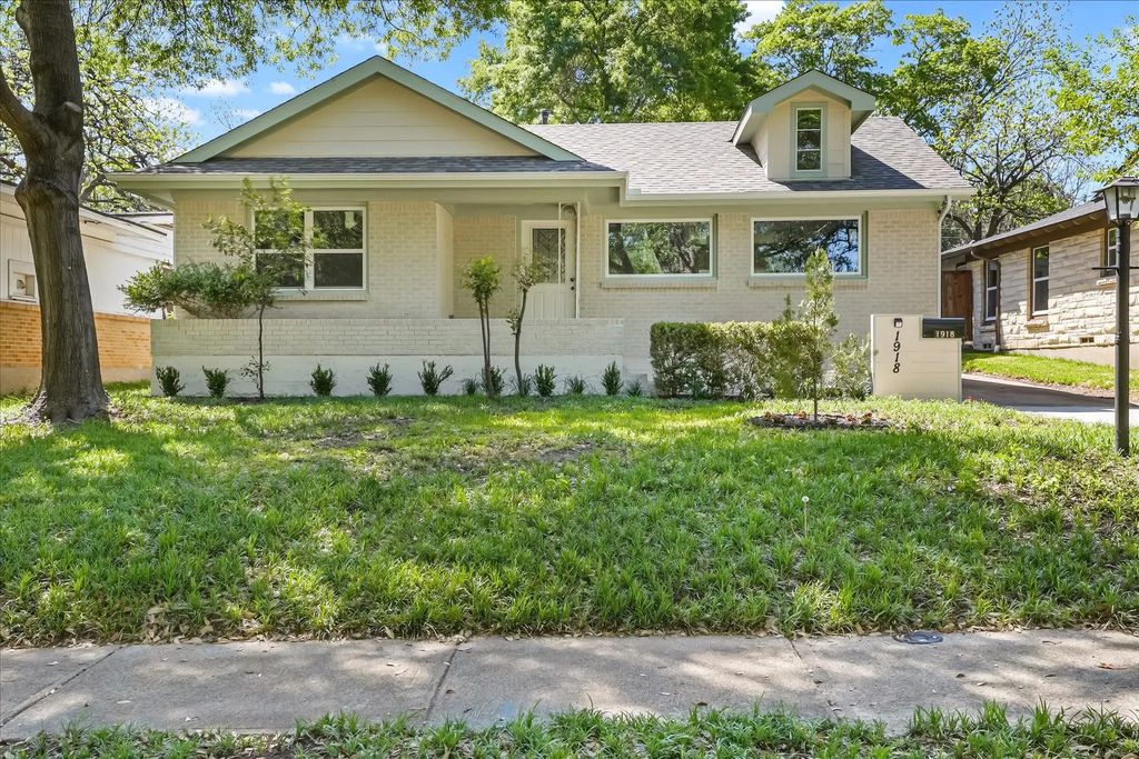 1918 Elmwood Boulevard, Dallas