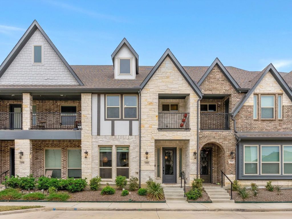 1888 Melinda Lane, Farmers Branch