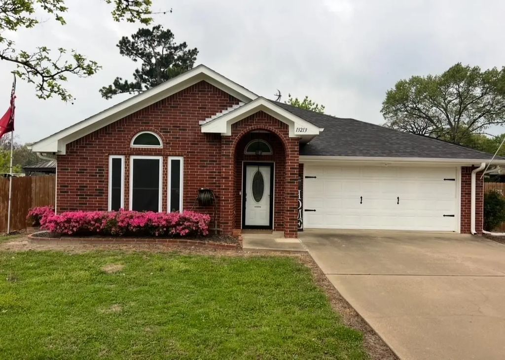 13213 Lauren, Lindale