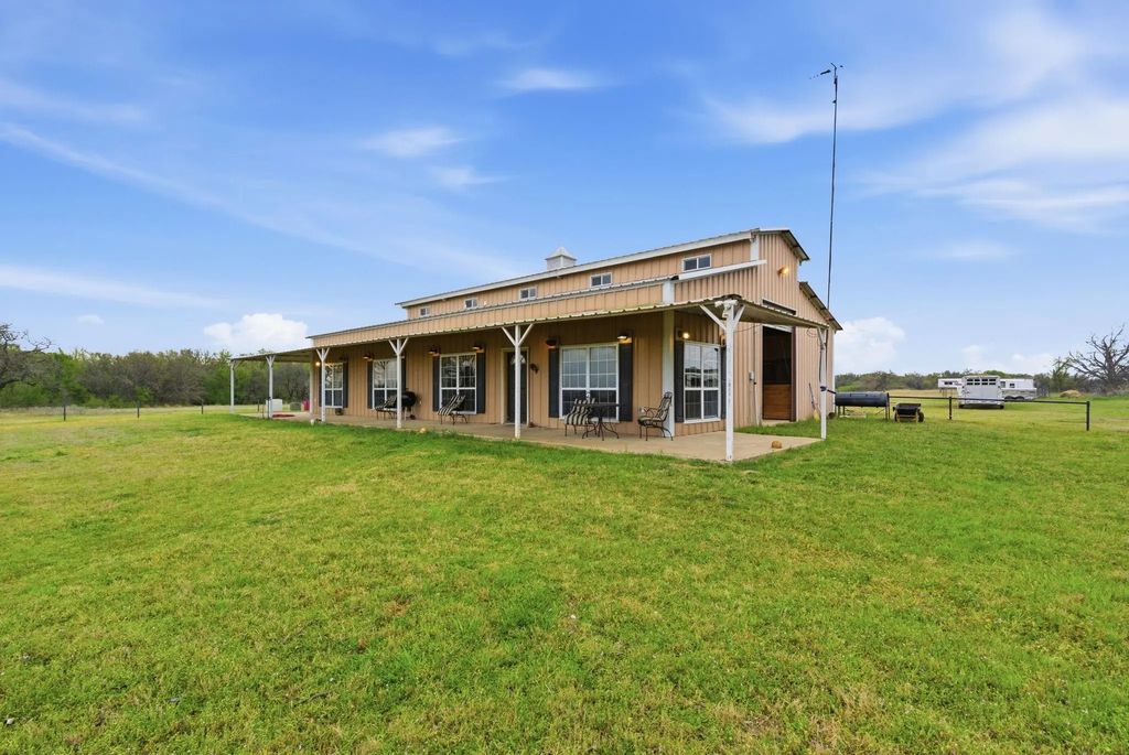 10875 Brock Highway, Lipan