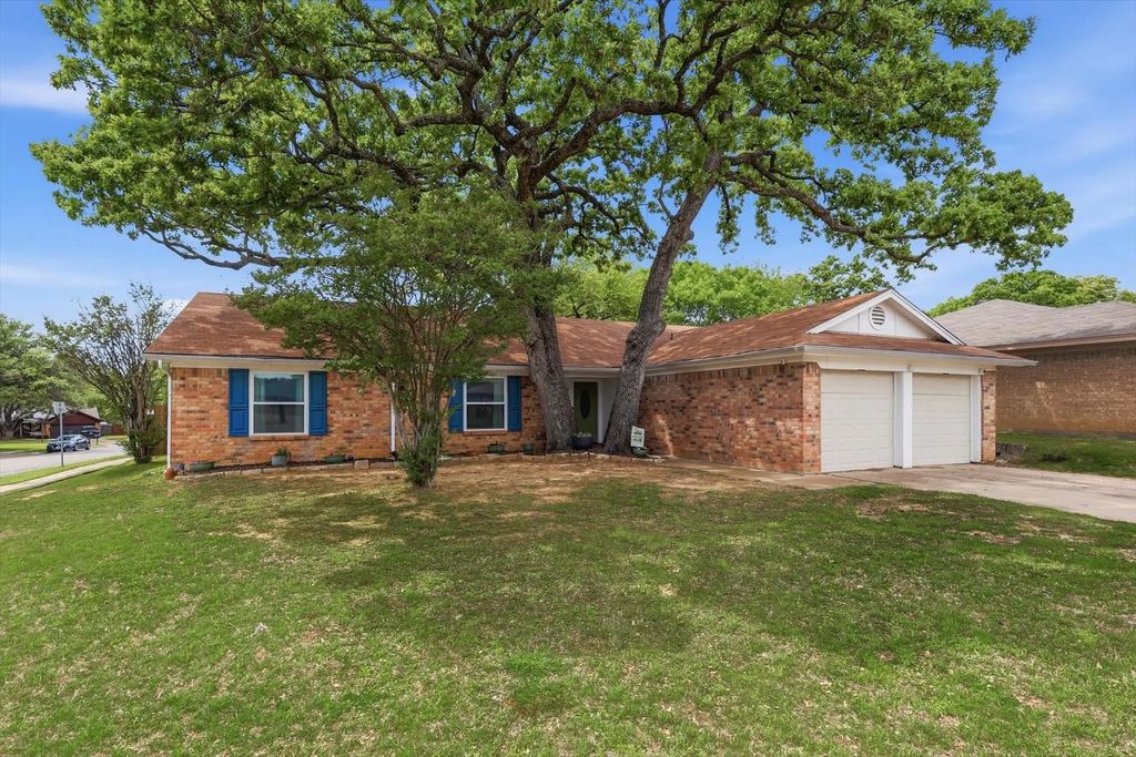 2413 Meadow View, Bedford