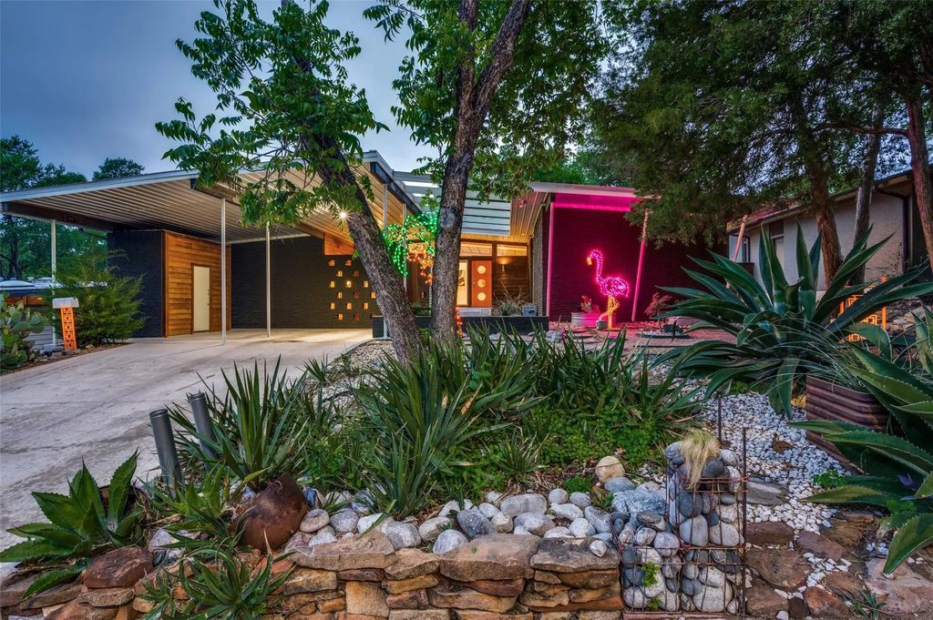 8719 Stanwood Drive, Dallas