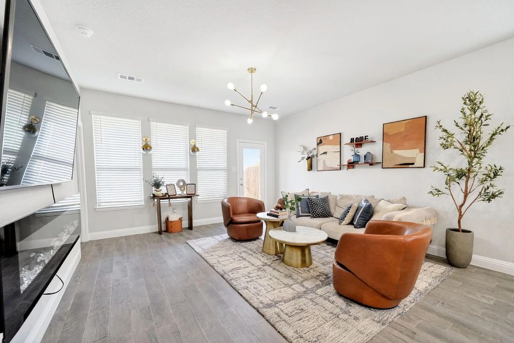 1074 Norias Drive, Forney