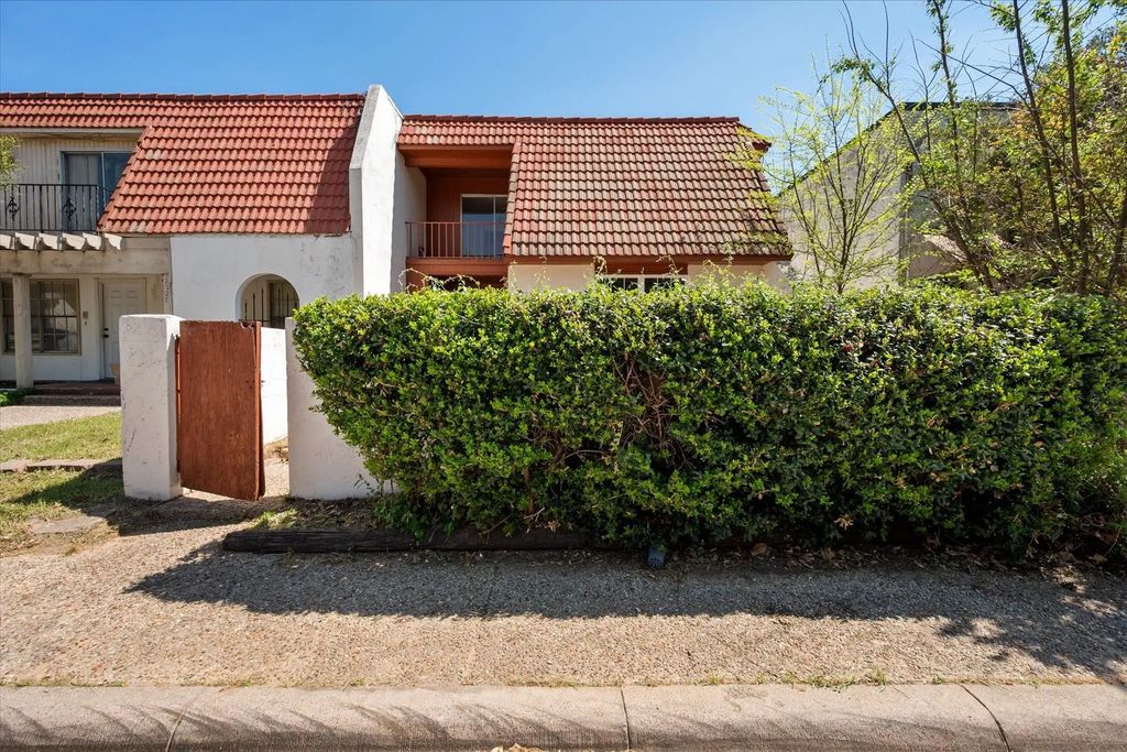 2229 Seville Court, Dalworthington Gardens