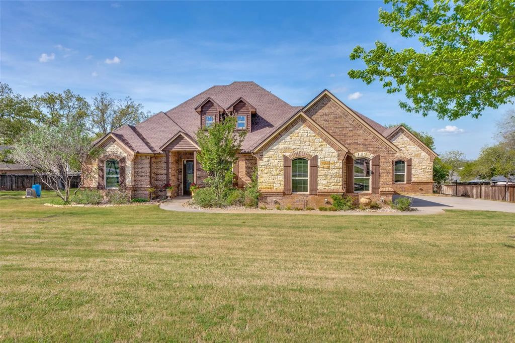 2113 Woodland Hills Lane, Weatherford