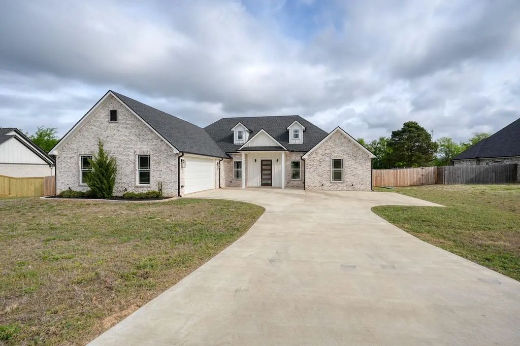 19383 Ridge Point Circle, Lindale