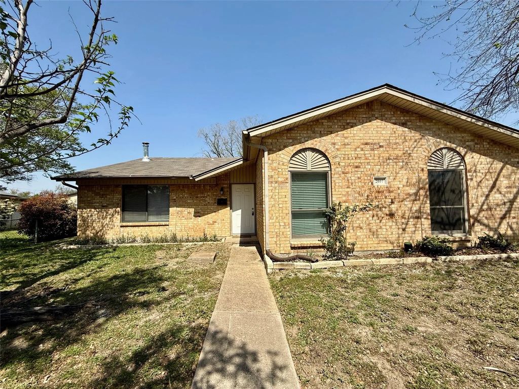 2107 Rockwood Drive, Carrollton