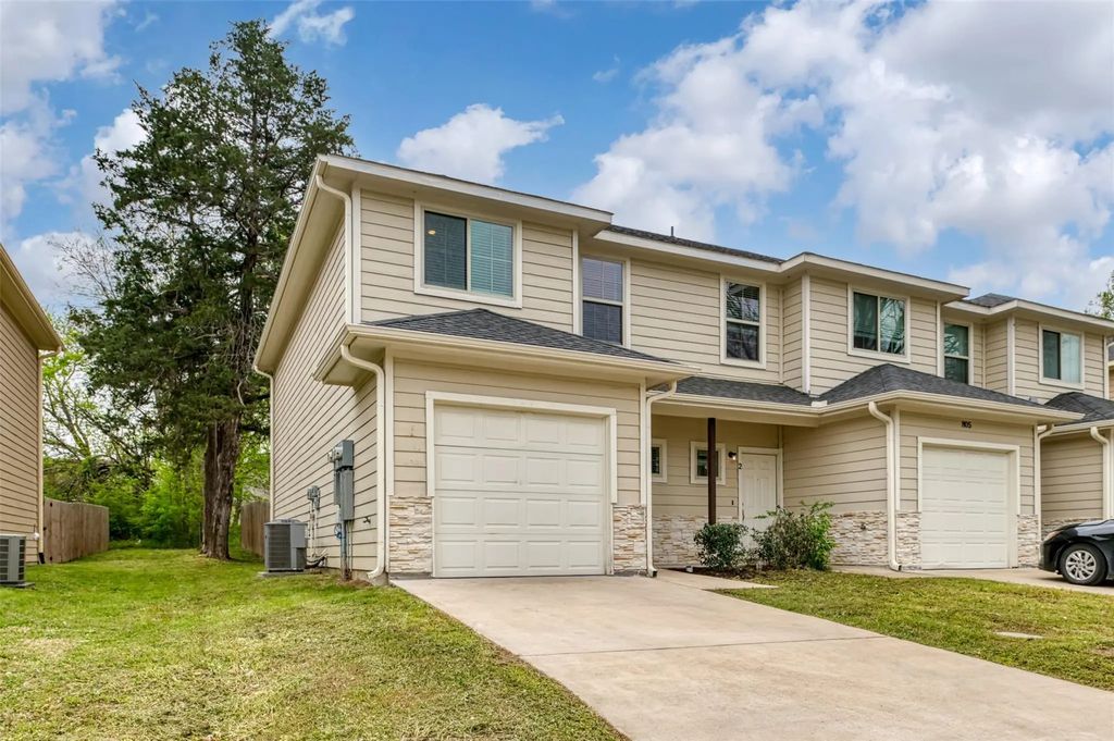 805 S 6th Street, Bonham