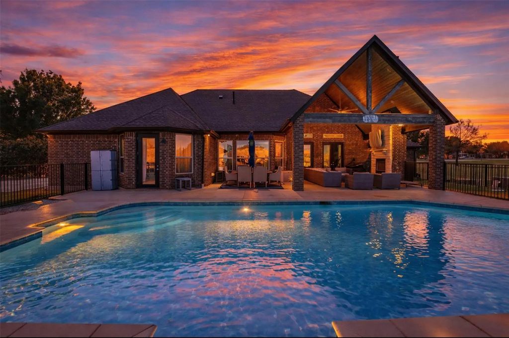 2009 Tree Top Court, Granbury