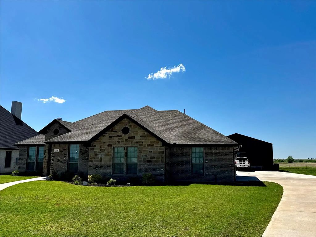 180 Lakecrest Drive, Muenster