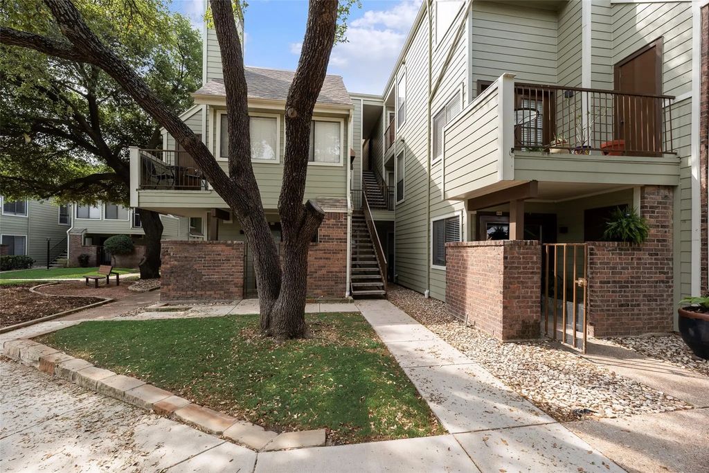 3109 Sondra Drive 302, Fort Worth
