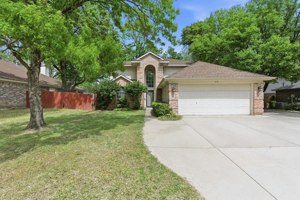 313 Georgian Oak Court, Lake Dallas