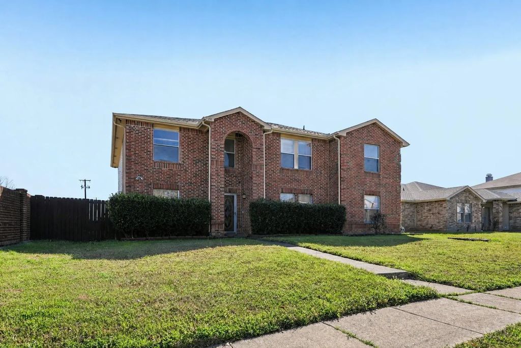 658 Bluechalk Drive, Cedar Hill