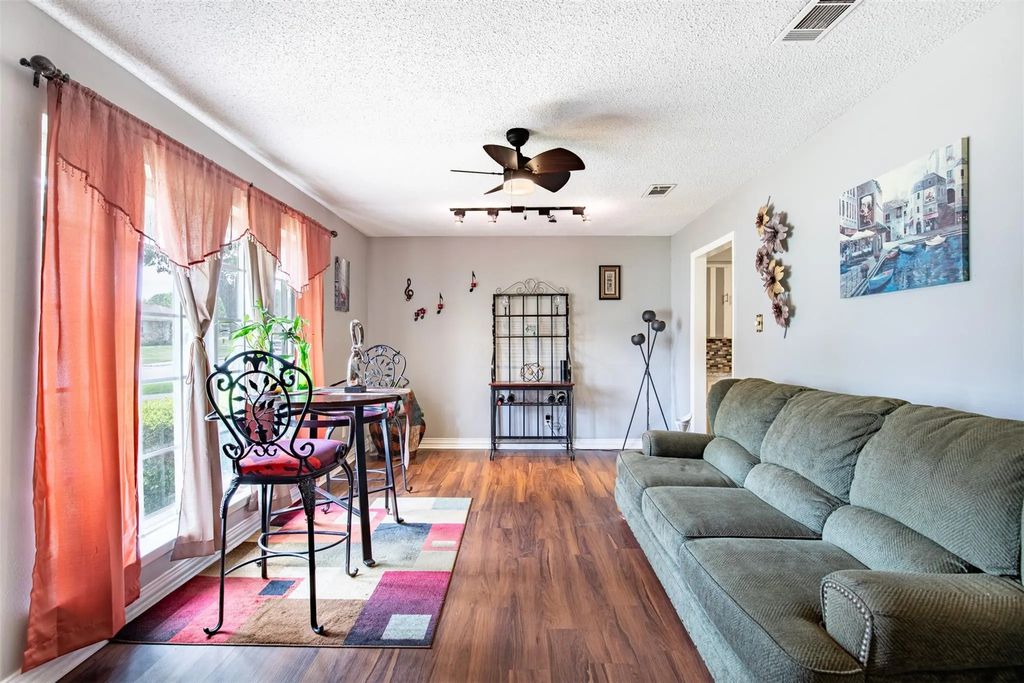 353 Brook Hollow Drive, DeSoto