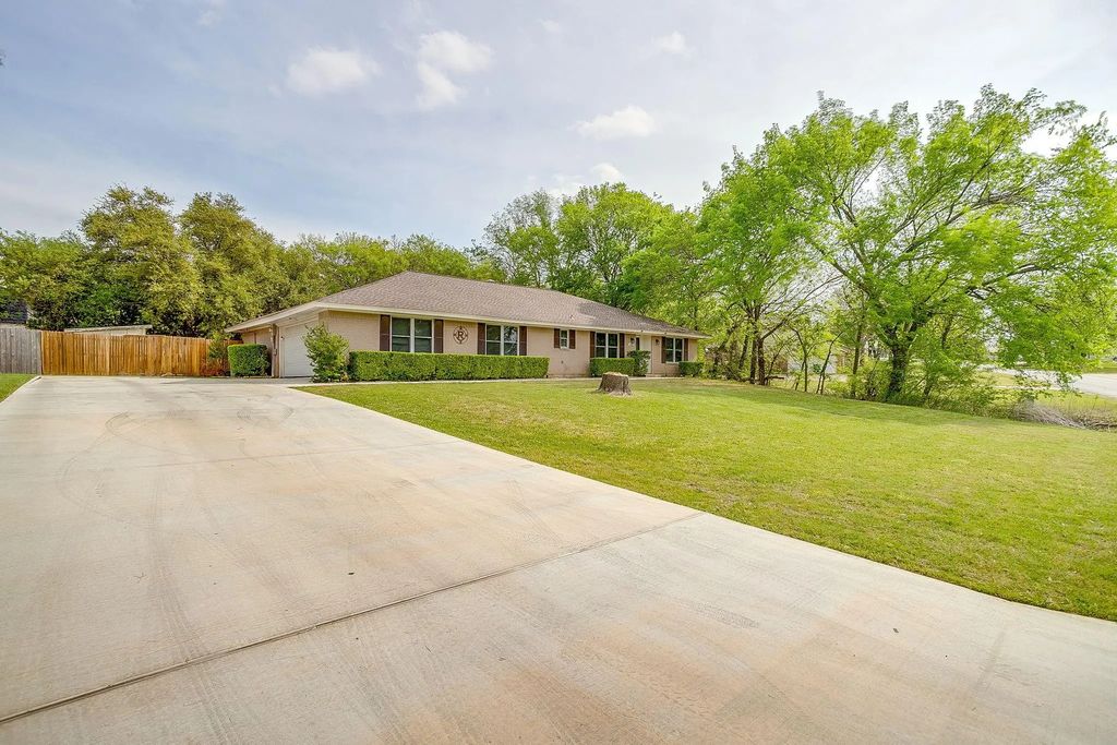 406 Country Club Drive, Joshua