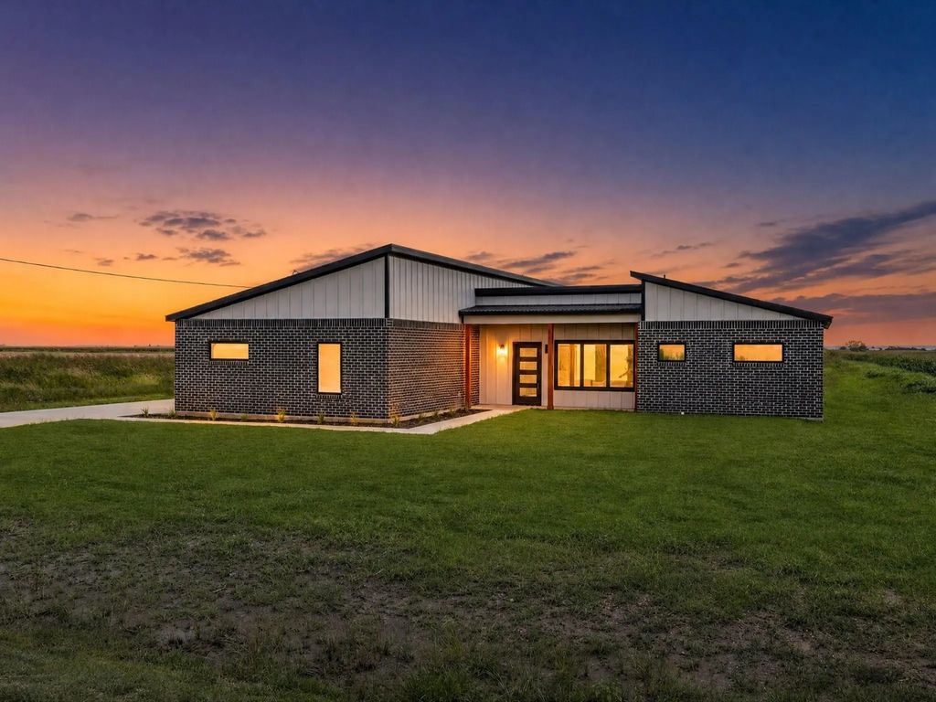 2091 Goodwyn Road, Avalon