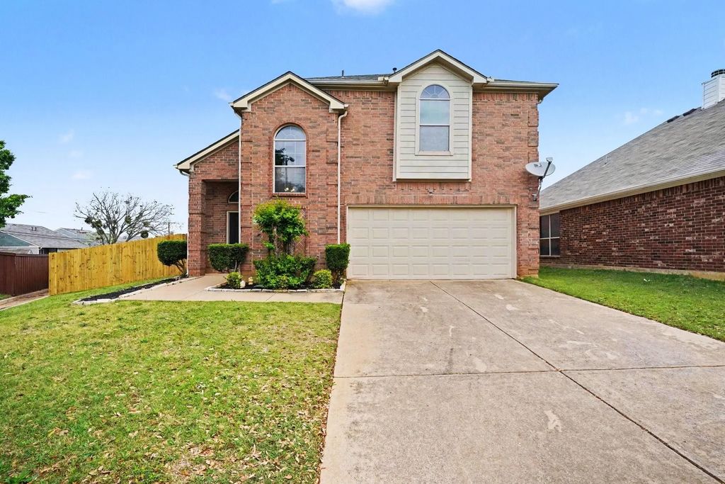 1053 Liberty Circle, Hurst
