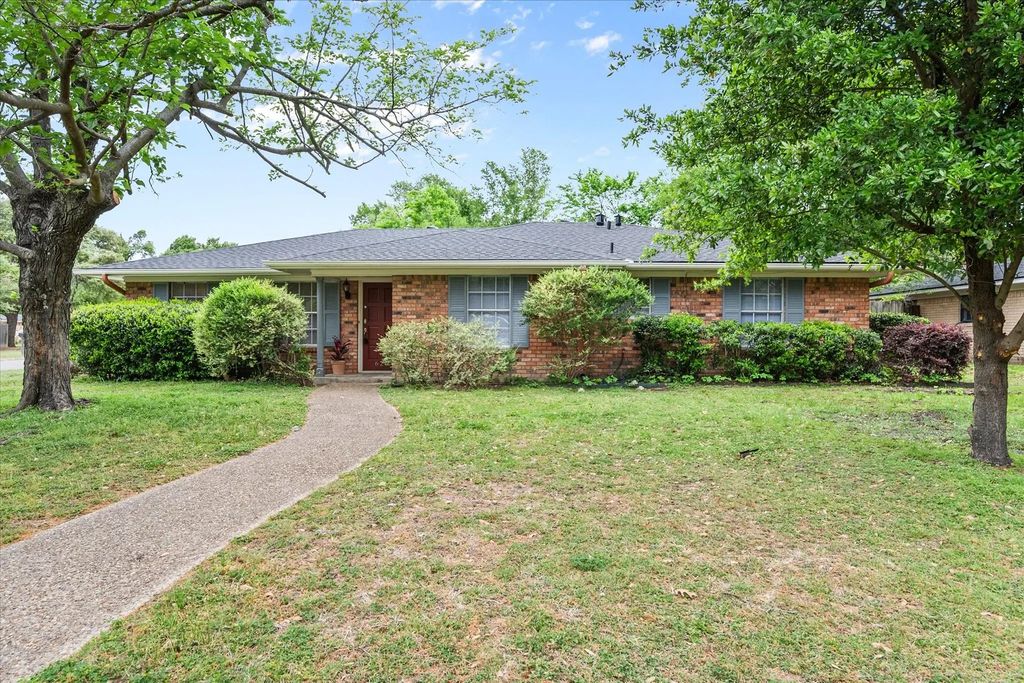 628 Madison Drive, Corsicana