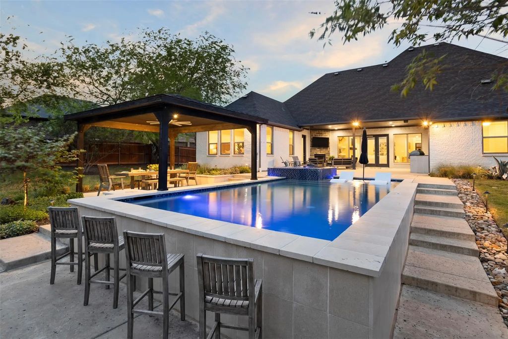 1125 Whisper Willows Drive, Fort Worth