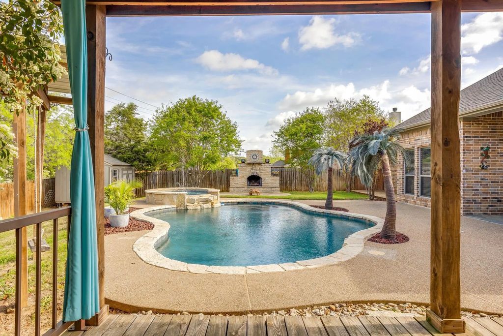 3127 Meandering Way, Granbury