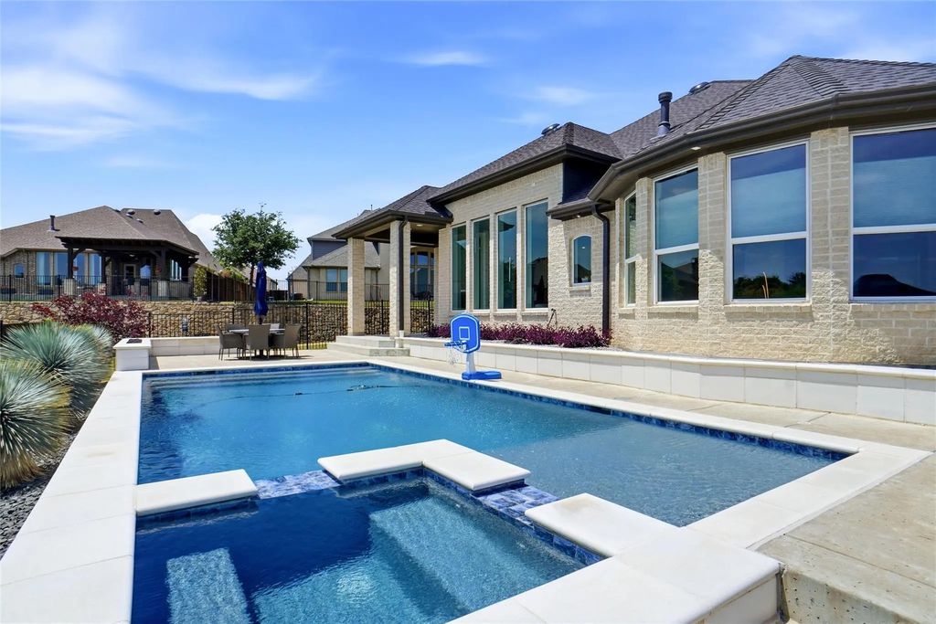 1300 Highpoint Way, Roanoke