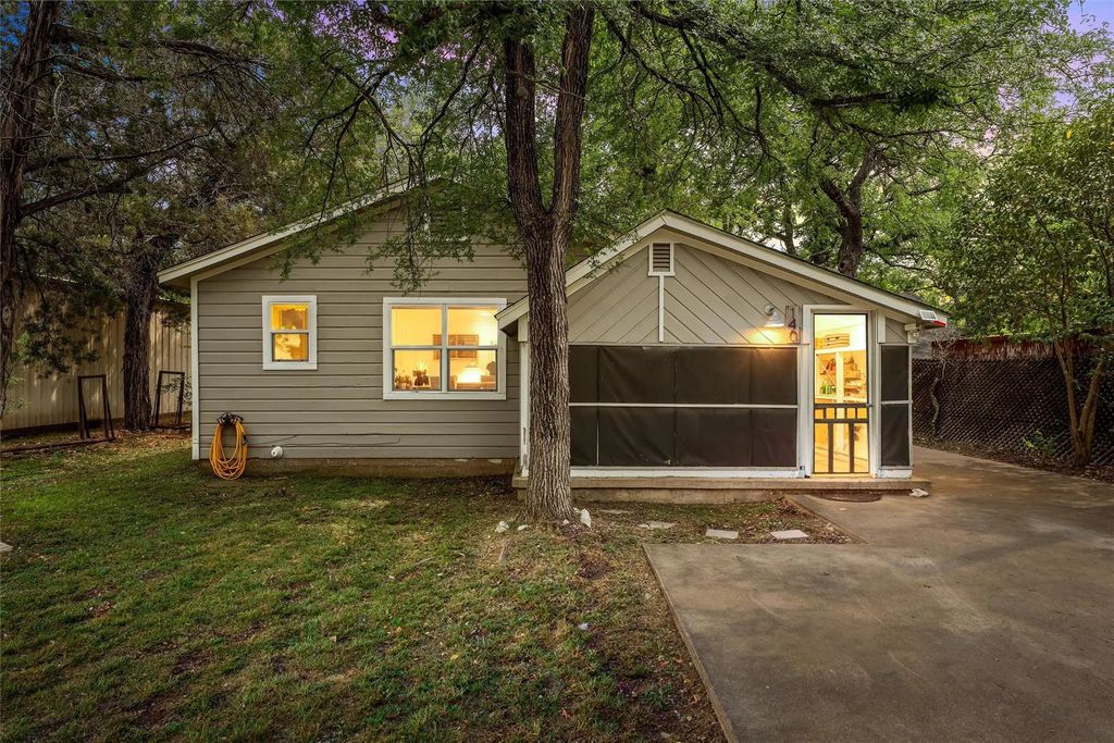 140 County Road 1764, Clifton