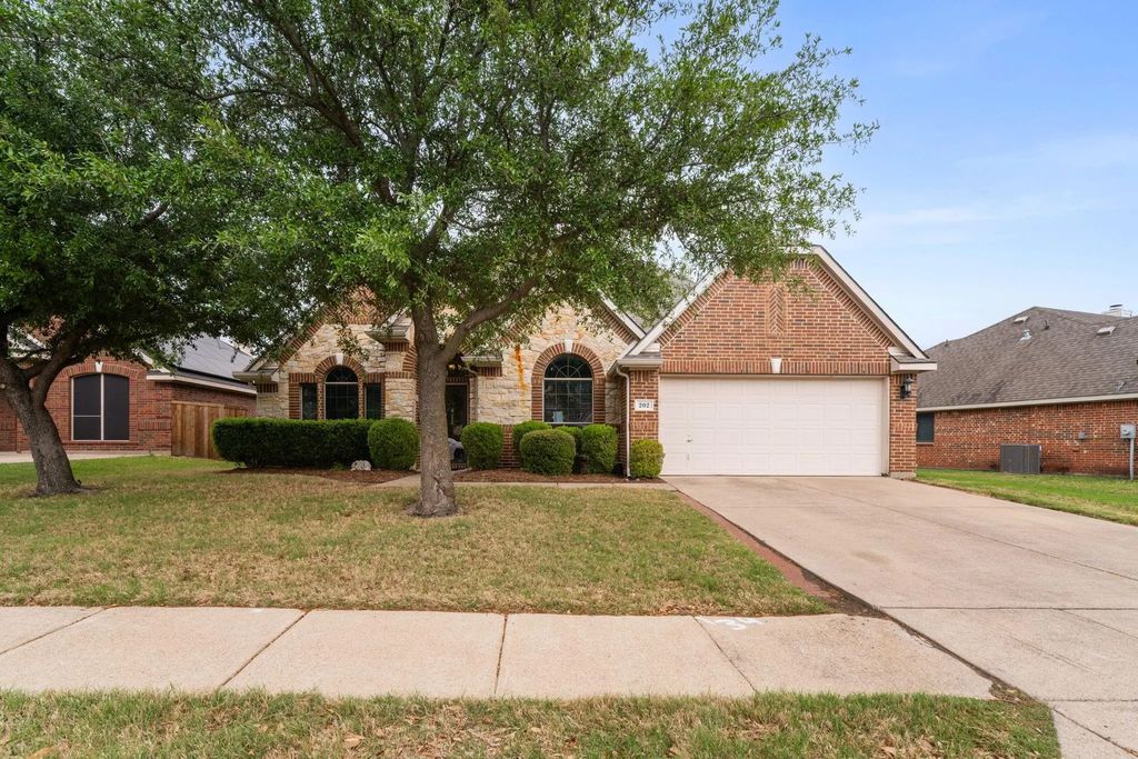 202 Boardwalk Avenue, Waxahachie