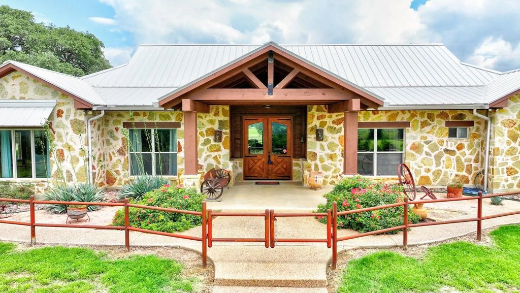 1084 Beddo Mountain, Santo