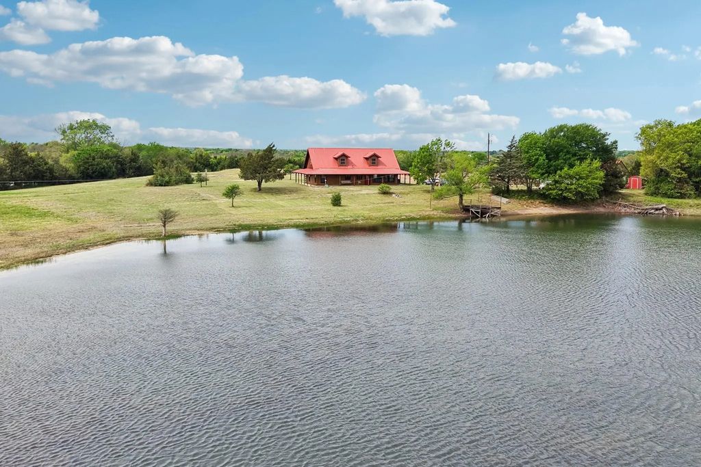 7956 S State Highway 78, Leonard