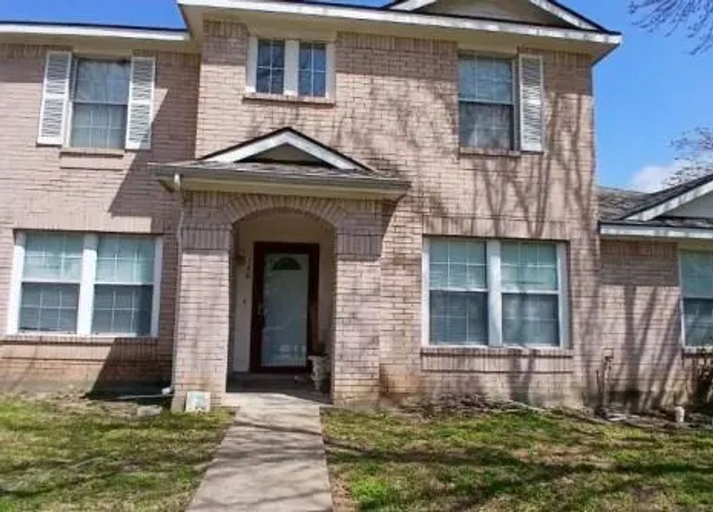 140 Rolling Hills Place, Lancaster