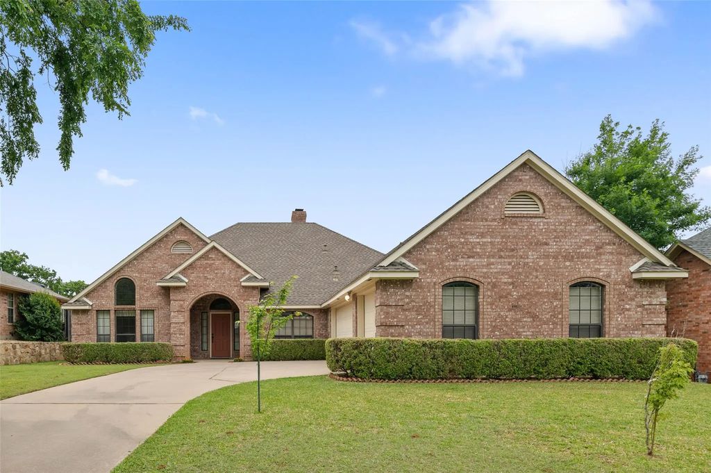 716 Smokerise Circle, Denton