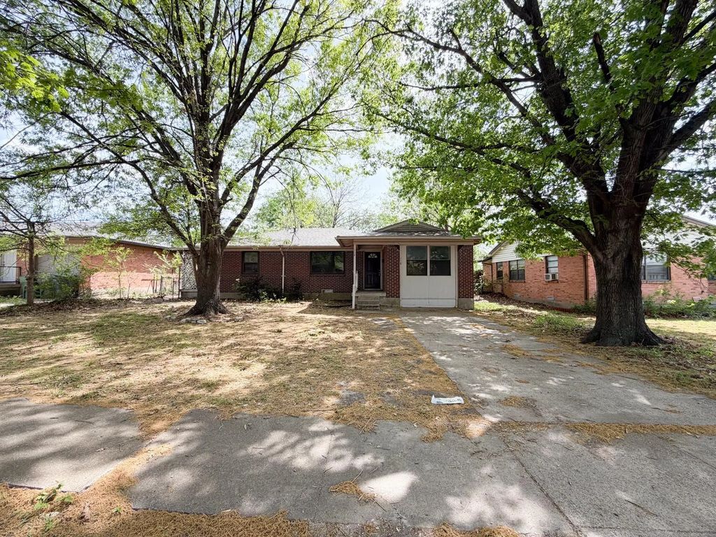 118 Brazos Street, Garland