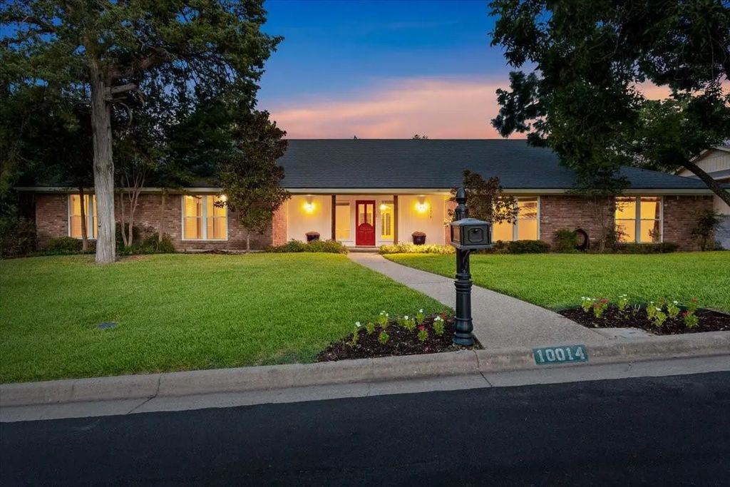 10014 Burgundy Drive, Woodway