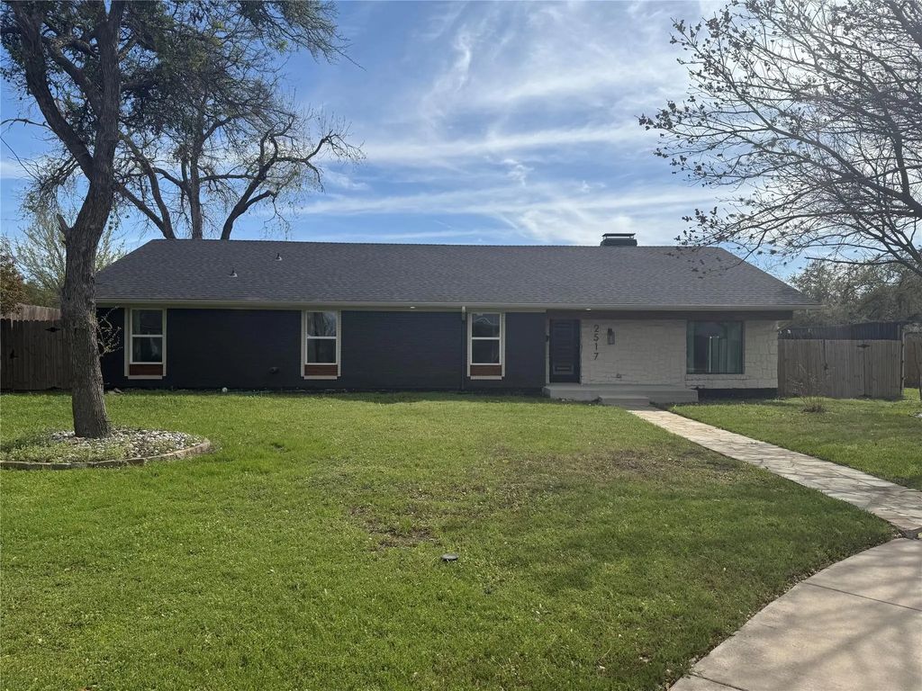 2517 Canterbury Court, Carrollton