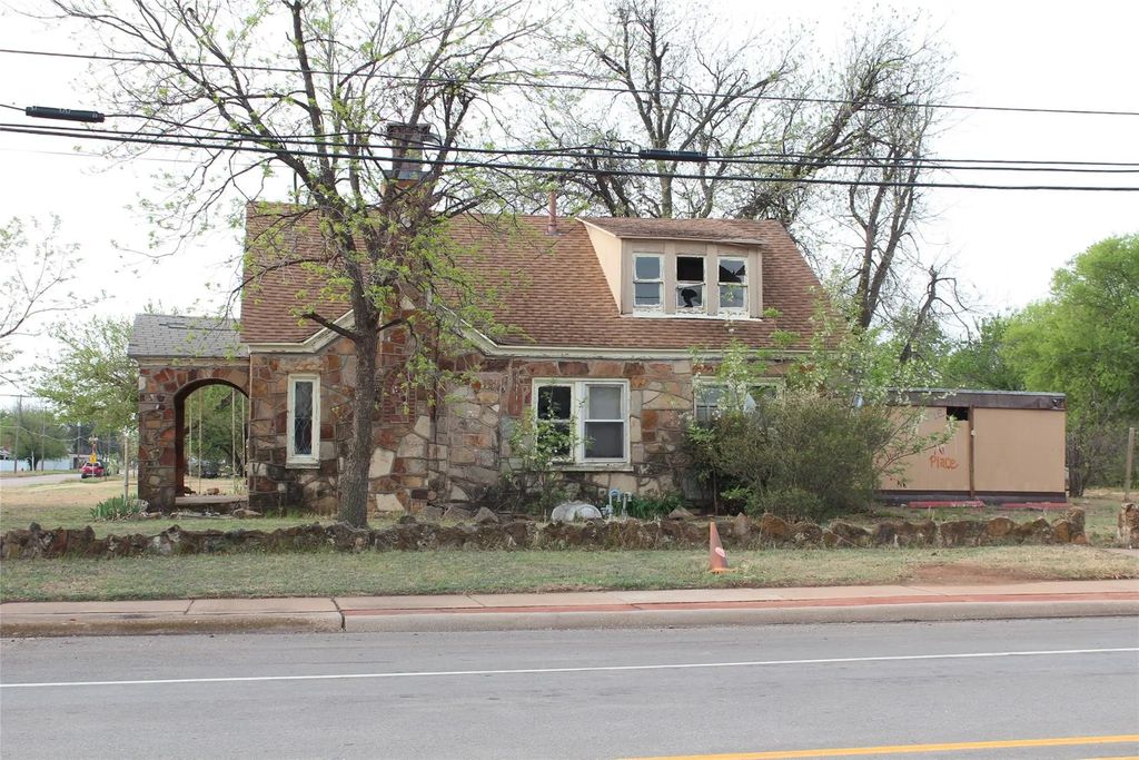 111 S 7th Avenue, Munday