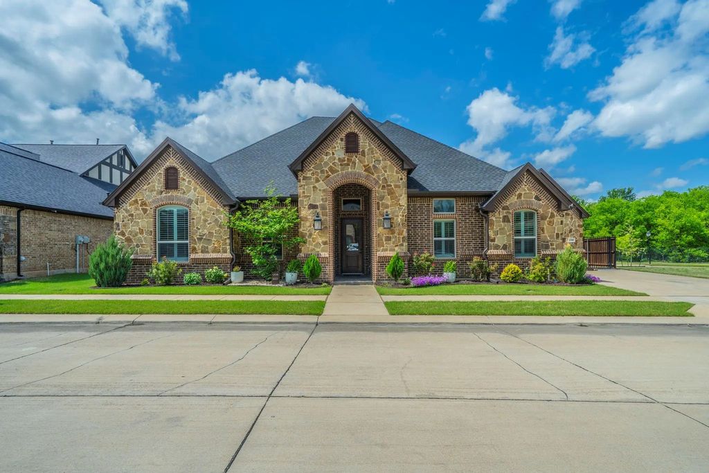 1208 Yosemite Way, Burleson