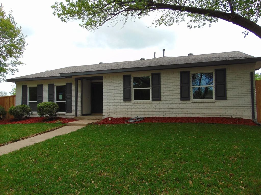 2918 Ashglen Drive, Garland
