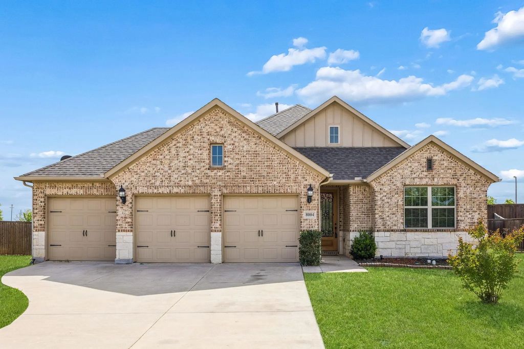8004 Larch Lane, Fort Worth