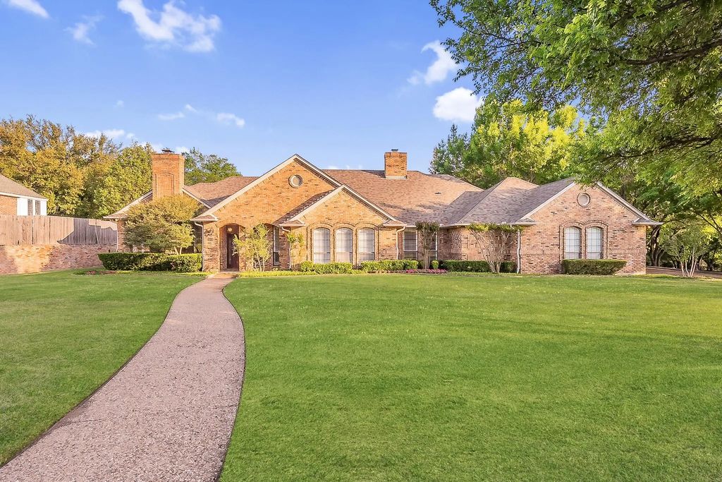 2908 Oak Trail Court, Dalworthington Gardens