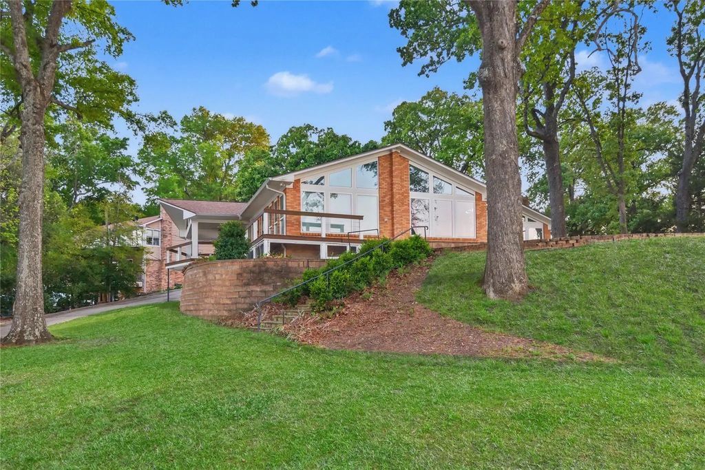 2403 Lakecrest Drive, Shreveport