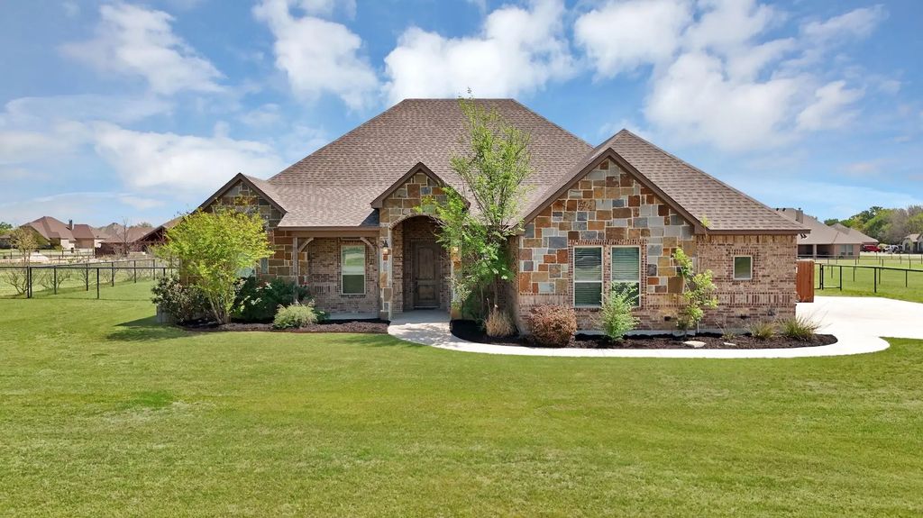 404 Spring Valley Road, Weatherford